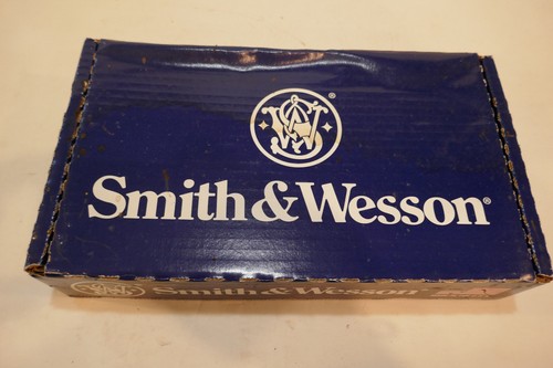 Smith wesson 22 - &,