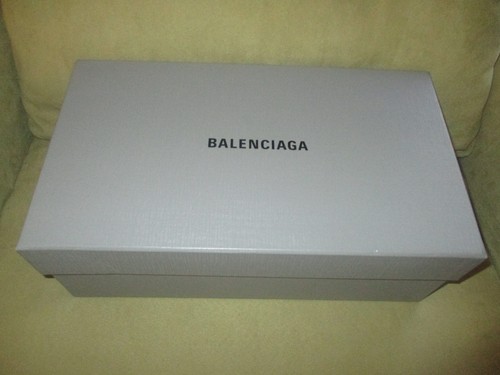 Balenciaga empty shoe - box, grey